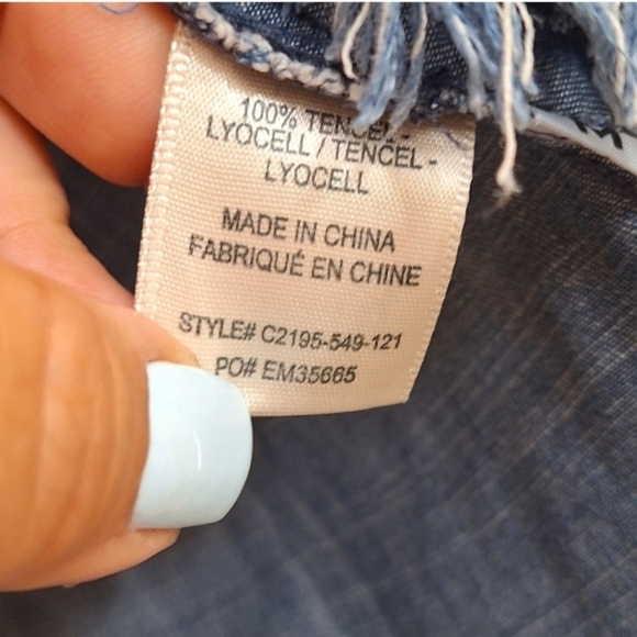 CLOTH & STONE Size M Blue Chambray Raw Hem Fringe Button Up Shirt - Picture 3 of 7